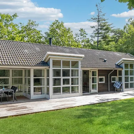 Stunning In With Kitchen Holiday home *